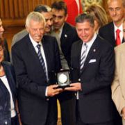 TBMM DEN 74 KİŞİYE ÜSTÜN HİZMET ÖDÜLÜ