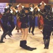 YARIŞMADA PANTOLONU DÜŞTÜ KİLOTLA KALDI