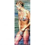 PARİS HİLTON UN POZU HAWAİ SAHİLLERİNİ KARIŞTIRDI