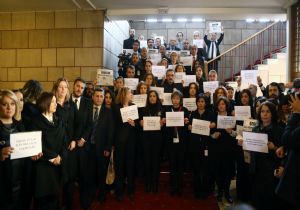  Basın Koridorunda Özgecan Protestosu