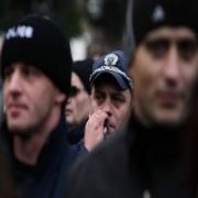 ZAM İSTEYEN POLİSLER SİGARA MOLASI VERDİ