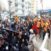 DOĞALGAZ ZAMMINA KARŞI ÇIKTILAR POLİS COPU YEDİLER