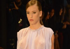 SERENAY SARIKAYA, PODYUMU SALLADI