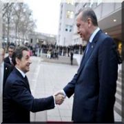 SARKOZY PROTOKOL KURALLARINI ALTÜST ETTİ