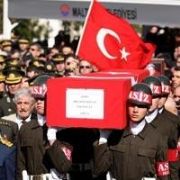 TÜRBANI BIRAK ŞEHİTLERE BAK