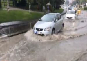 Etkili Sağanak Ankara yı Felç Etti