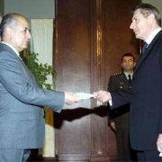 FRANSIZ ELÇİ DEN GÖZDAĞI!