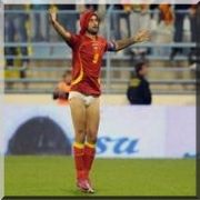 ŞORTUNU ÇIKARTIP KAFASINA TAKTI
