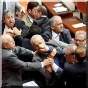 TBMM MECLİS KAVGALARINDA İLK 8 E GİRDİ!