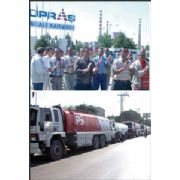 TÜPRAŞ İHALESİ BAŞLADI, İŞÇİ AYAKTA