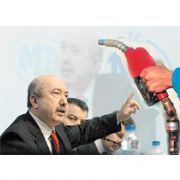 BENZİN ÜÇ YTL Yİ GEÇTİ