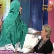 ÜFÜRÜKÇÜ KIZ ÜNLÜ PSİKOLOĞU CANLI YAYINDA TOKATLADI