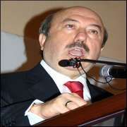 UNAKITAN GEMİLERİ VE MISIRLARI SAVUNDU