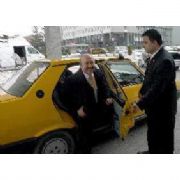 İŞE GEÇ KALMAMAK İÇİN TAKSİYE BİNEN BAKAN