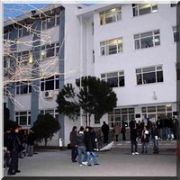 ÜNİVERSİTE DE KAVGA :3 YARALI