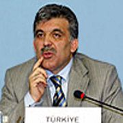 GÜL, SONUCA KIZDI, ANKETİ KALDIRDI