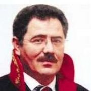 İNSANLARA ADALET HİSSİNİ YENİDEN HİSSETİREN HAKİM!