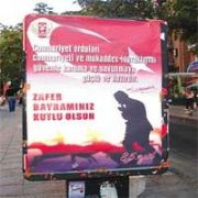 GENELKURMAYIN İNCE MESAJLI AFİŞLERİ