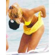 KOURNİKOVA PAPARAZZİLERE FENA YAKALANDI...