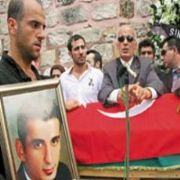 ATA’NIN KUZENİ ŞEHİT AİLELERİNDEN ÖZÜR DİLEDİ