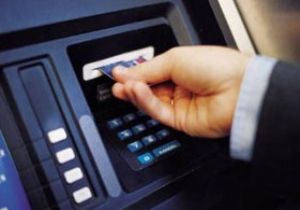 ATM DEN PARA ÇEKERKEN DİKKAT!