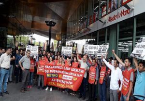 Real Market işçilerinden AVM lerde Eylem