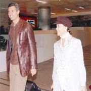 HÜLYA AVŞAR, SARAN İLE YÜZÜK TAKTI