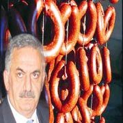 BAKAN KADIN ÇANTASINDA SUCUK YAKALADI