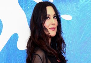 Monica Bellucci çıplak poz verdi