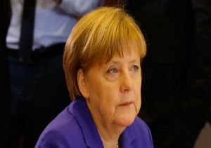 Almanya da Merkel e Büyük Şok!