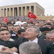 BAYKAL, ANITKABİRDE GÖVDE GÖSTERİSİ YAPTI