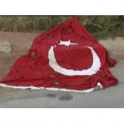 ALÇAK HAİNLER MERSİN DE BAYRAK YAKTILAR