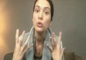 Bergüzar Korel in Reklam  isyanı