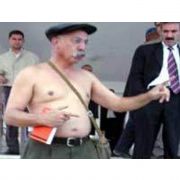 BERGAMALI ALTIN EYLEMCİSİ VAN DA SOYUNUP PROTESTO EYLEMİ YAPTI