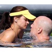 BRUCE WİLLİS E GENÇ AŞIK
