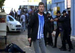 Çarpışma nın Yapımcısı İsyanlarda