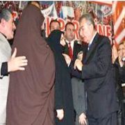  VATANDAŞ TAN  CHP YE ÇARŞAFLIYA ROZET ONAYI