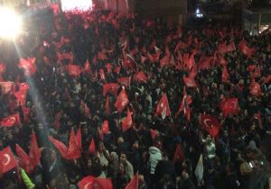CHP liler Genel Merkezi Önünde Toplandı