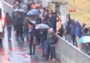 Şiddetli Yağmur İstanbul u Felç Etti