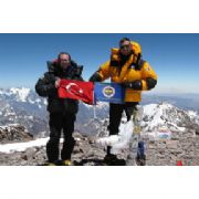 FENERBAHÇE BAYRAĞI EVEREST İN ZİRVESİNDE