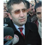 AĞCA, GAZETECİLERDEN KAÇIYOR