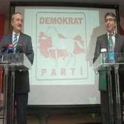 ANAVATAN HALÂ UMUDUNU YİTİRMEDİ.HABER BEKLİYOR.