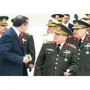 KABİNE DE BÜYÜKANIT KRİZİ