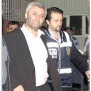 TUNCAY ÖZKAN,   BEN DARBELERE KARŞI OLMUŞ BİRİYİM 