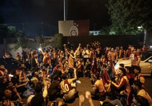 Şampiyonluk Coşkusu Sokaklara Taştı