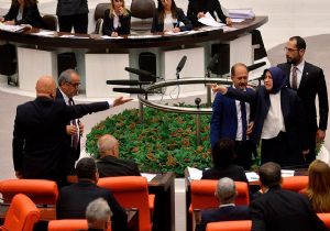Mecliste  Ecevit’e Büyük Ayıp!