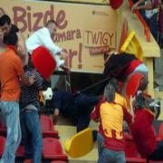 HOLİGANLAR ÜST DÜZEY YÖNETİCİ ÇIKTI