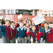 ÖĞRETMEN HACCA GİDİNCE ÖĞRENCİLER ORTADA KALDI