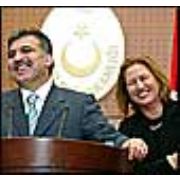 GÜL DEN LİVNİ YE YAHUDİ LERE  HALEL YEMEK JESTİ!