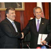 ARINÇ: GÜL ÜLKEMİZİN ÖZLEDİĞİ BİR CUMHURBAŞKANI 